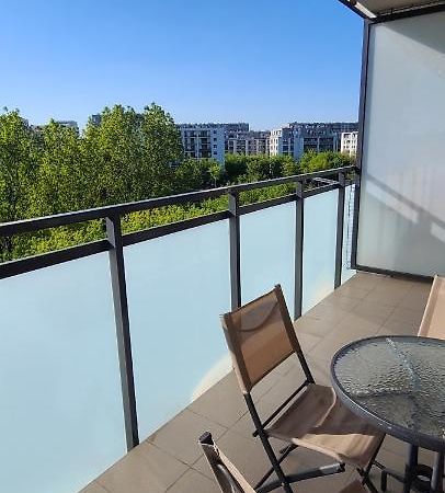 Wellsituated 1 Bedroom Condo In Warsaw Freeparking ภายนอก รูปภาพ